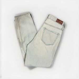 Hollister Woman's Light Wash Distressed Denim Jeans High Rise Size 1‎